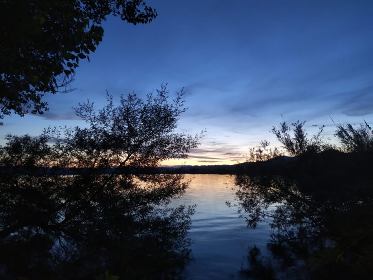 Un Sereno Atardecer en Bolsena: un Vistazo a la Belleza del Invierno